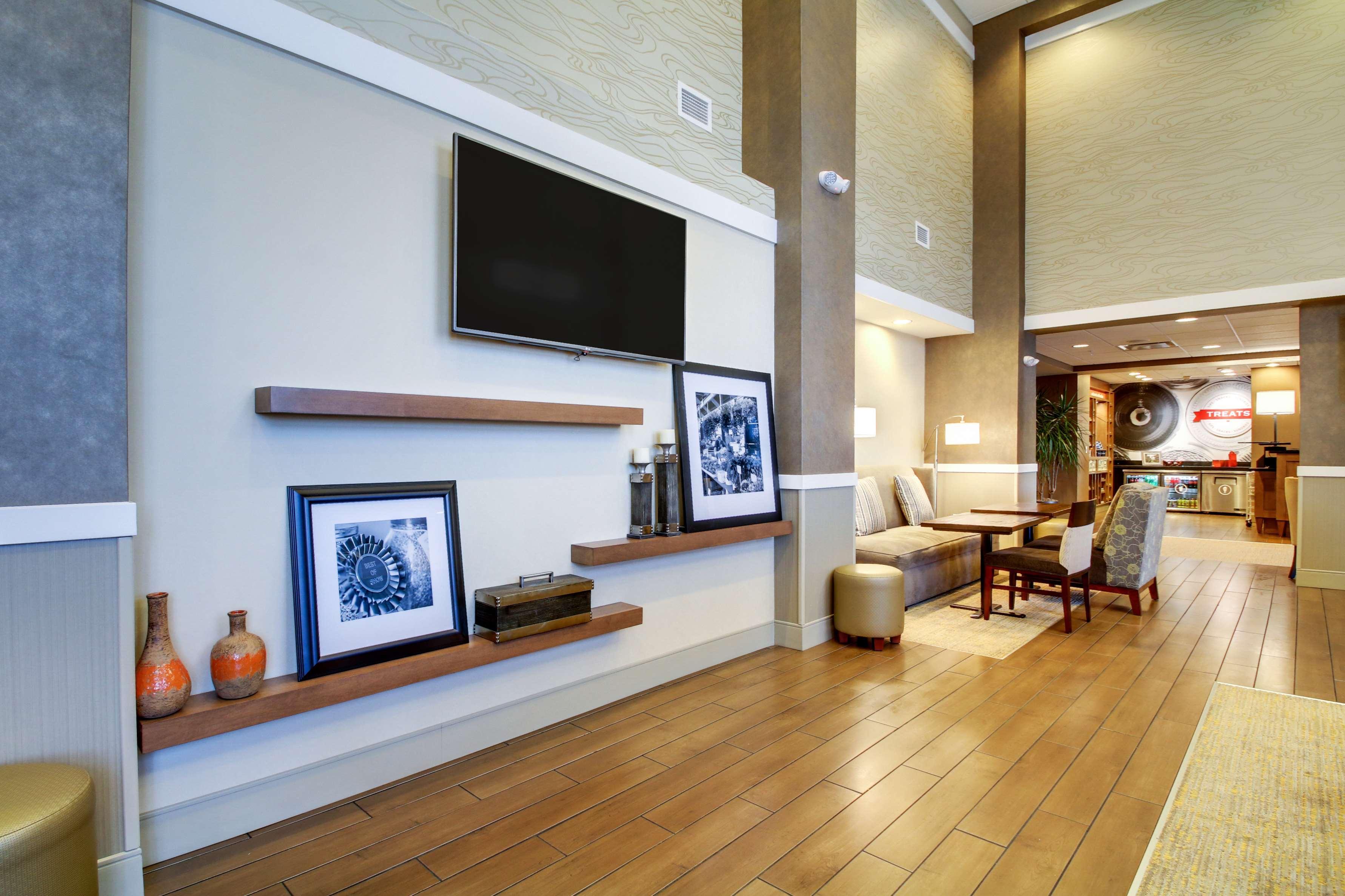 Hampton Inn & Suites Milwaukee West West Allis Εξωτερικό φωτογραφία